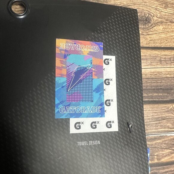 NWT Gatorade Sports Towel Glitched Collection Size 16" x 25" (Frosted Berry) - Picture 9 of 11
